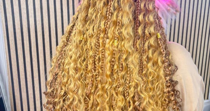 Yanelis Braids Academy”