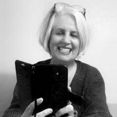 Kelly Hollis