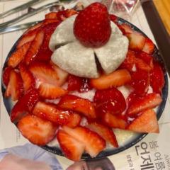 딸기 빙수