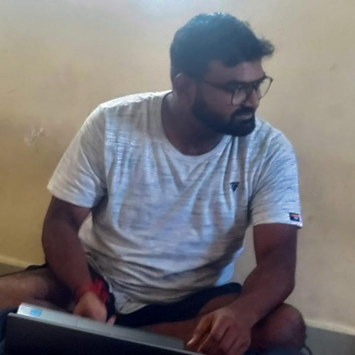 Muthuram R