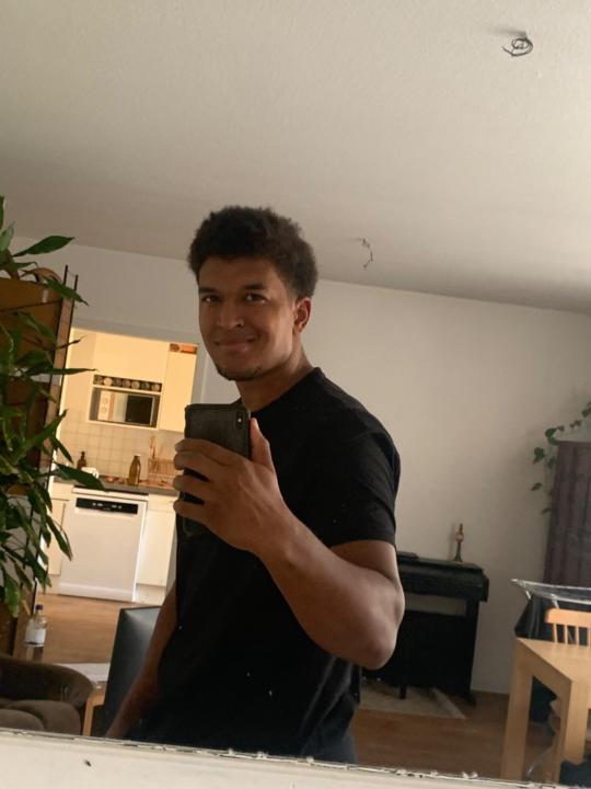 Niklas Tennai