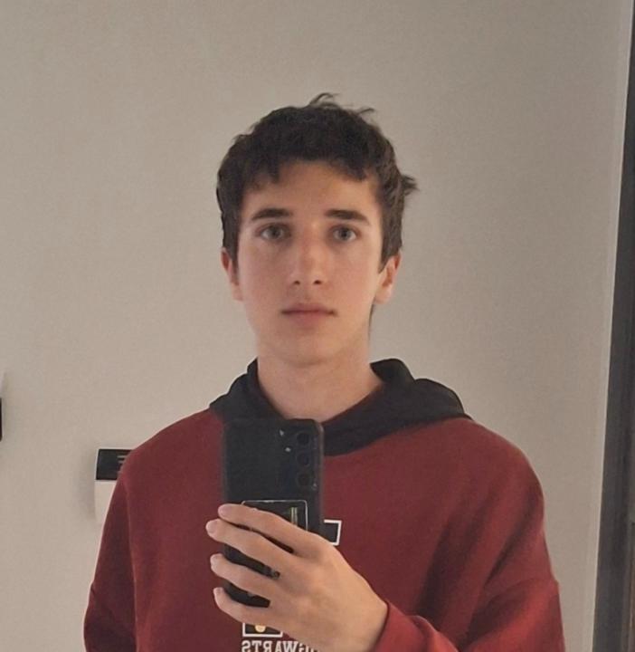 Eitan Shalomov