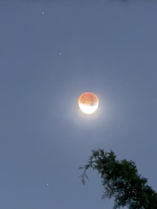 Eclipse (la Luna se pinta de rojo)