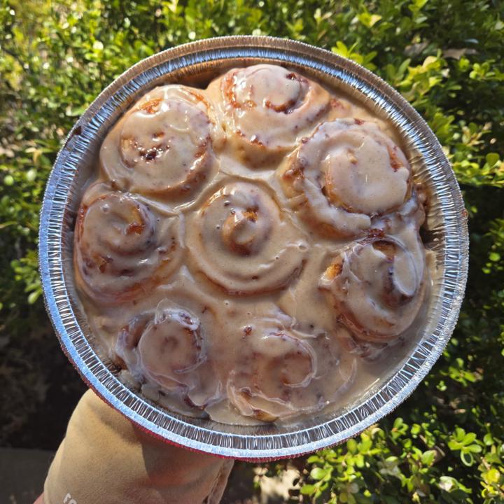 Sourdough Raspberry Lemon Rolls w/ a Cinnamon Vanilla Glaze🤤😍