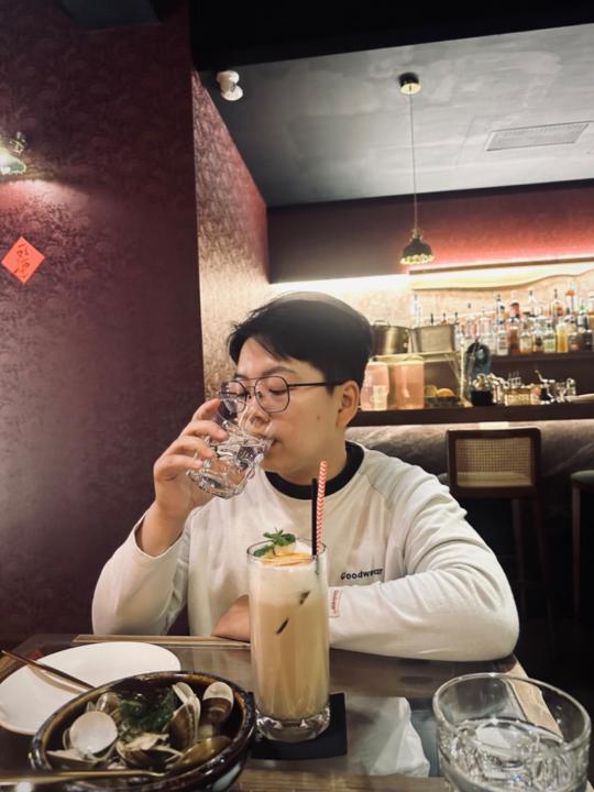 張 茜