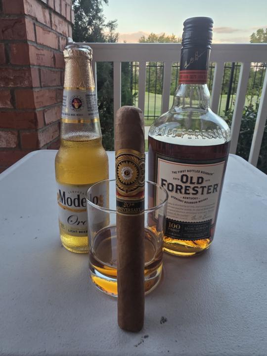 Midweek vibes right! 🥂🔥