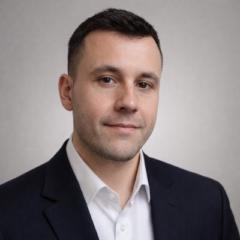 Elliot Tavrani