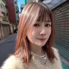 妮臻 何