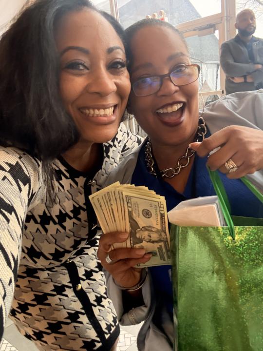 Cecily won $400