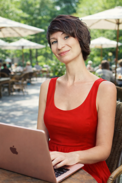 Welcome! Introduce yourself + share a pic of your workspace🎉