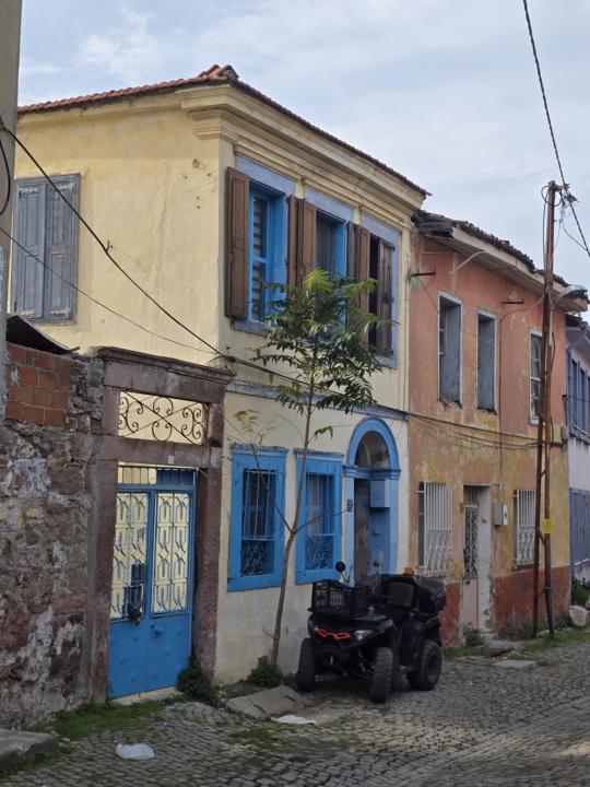 Ayvalık’ta Kışın İlk Sesi: Sis ve Yavaşlayan Zaman