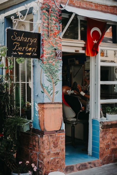 Bir Mekân Olarak Ayvalık: Taş Sokaklardan Metinlere