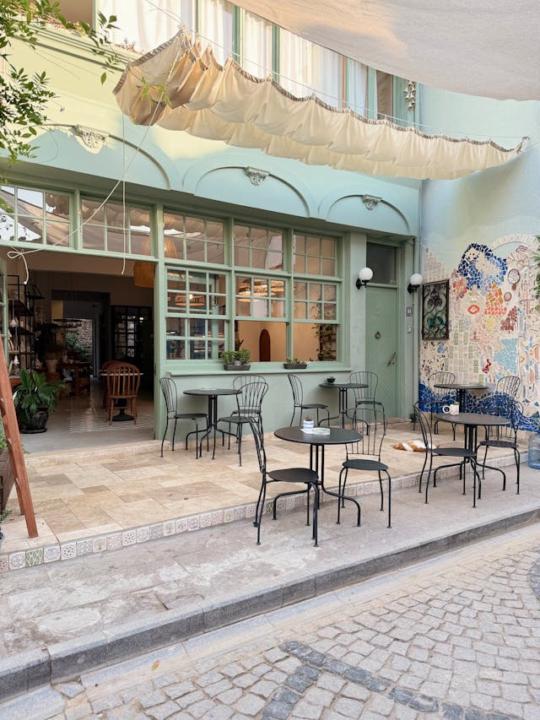 Ayvalık’ın Yazarlara Verdiği Şey: Sessizlik, Bellek ve Yavaşlık