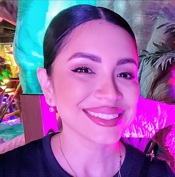 Stephanie Santa Cruz