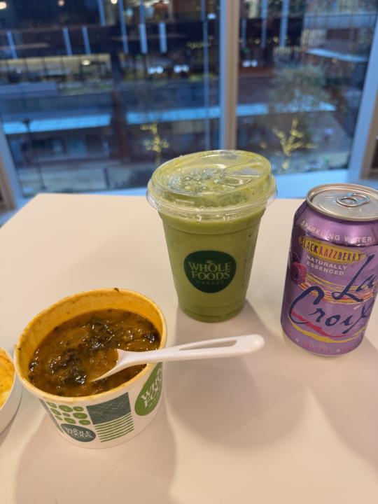 Lentil and spinach soup with green goddess smoothie with turmeric and ginger 🥰😷
