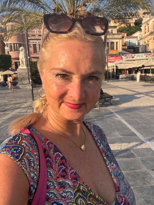 Angela Karaus