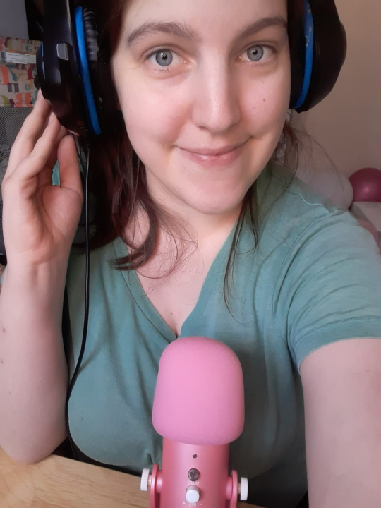 Hi!  Mom of 4, podcast host, and entrepreneur!