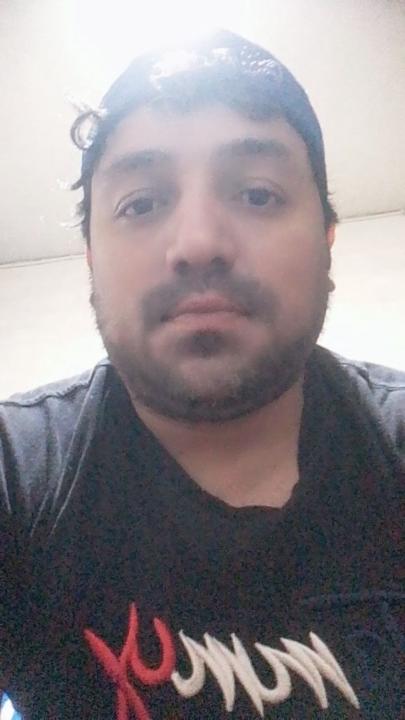 Roberto Flores