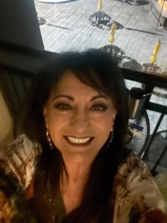 Loretta Bajares Levault