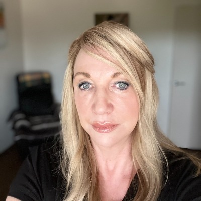 Dr Elke Browne