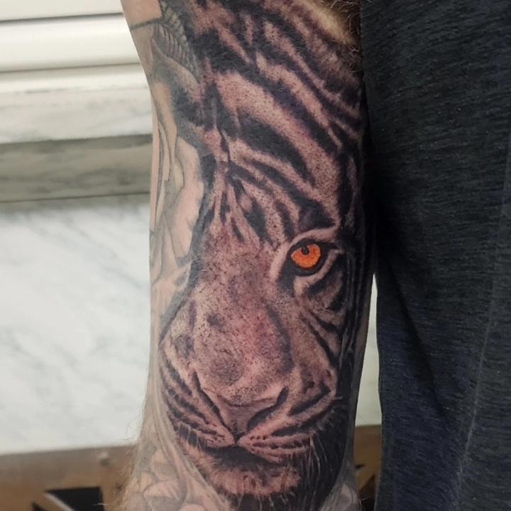 Zachary Leonard