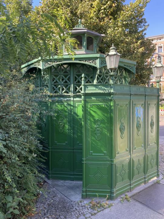 Original/ ChatGPT/ Midjourney 