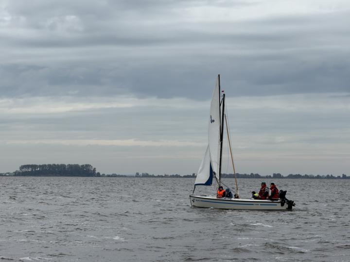 Bin noch unterwegs und kann nicht abschätzen ob ich es heute rechtzeitig schaffe. Grüße in die Gruppe?