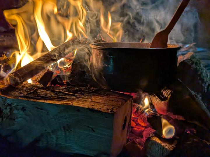 Campfire / open fire cooking