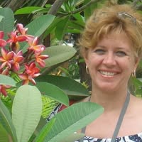 Надя Папазова