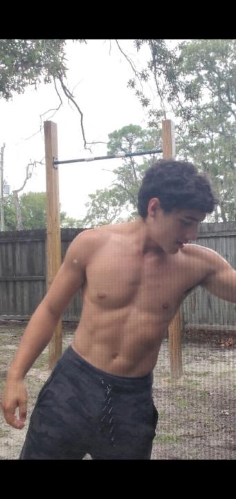 Group Chat: Calisthenics Educational Content Creators