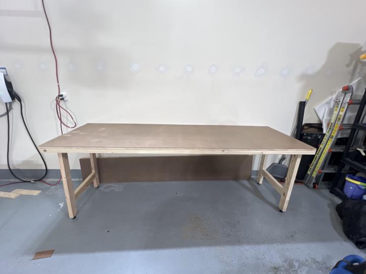 Folding workbench 
