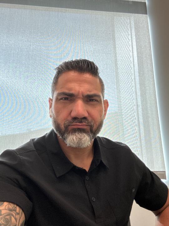 Erik H Fernandez