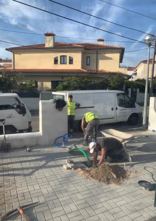 7 fellas, 3 companies to move the water meter 6ft this morning🤣