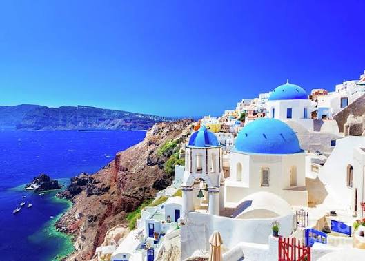 Dream Destination Spotlight: Santorini 🇬🇷✨