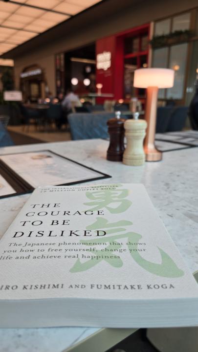 Airport cafes, books and personal growth ✨️ 