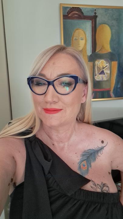 Iteracije svetlosti i senke (Nano Banana) 