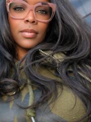 Dr. Naé Thompson