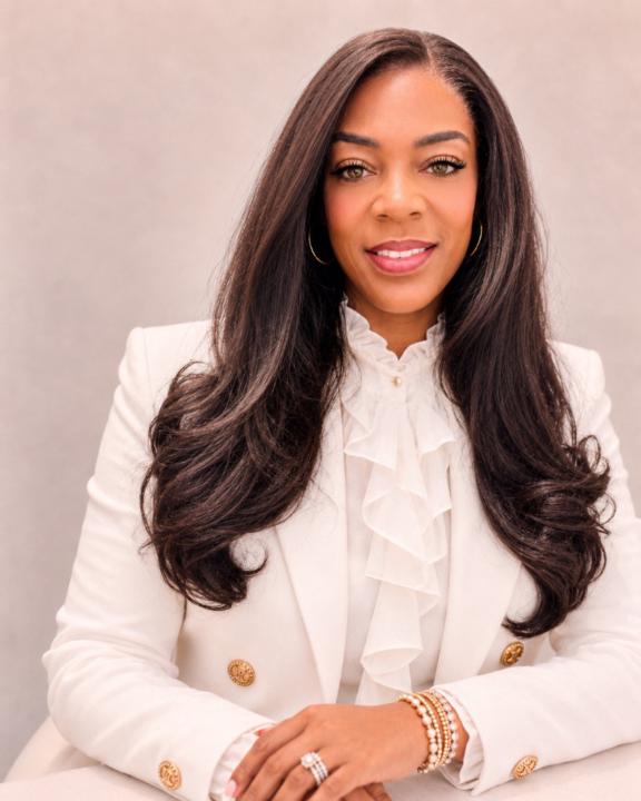 Dr. Naé Thompson
