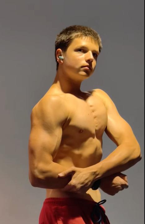 How much do you weigh, whats your current goal?