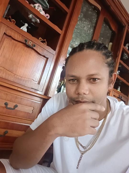 Hung Chan sang Joseph Donovan