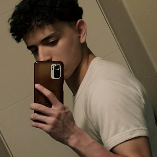 Carlos Álvarez