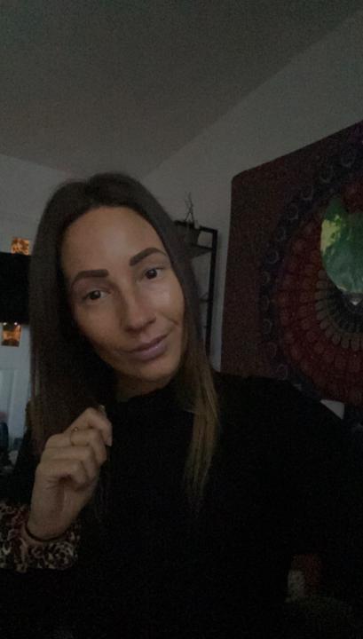 Anja Karadi