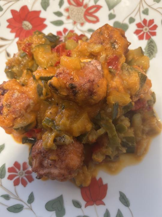 Albóndigas de pollo y pavo con pisto 