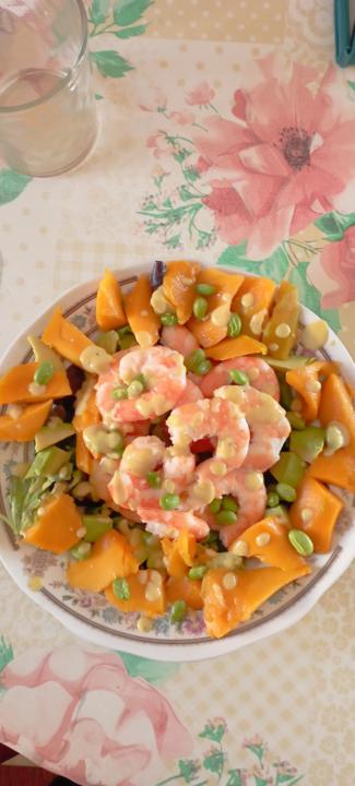 Ensalada premiun: Ensalada tropical de langostinos y mango