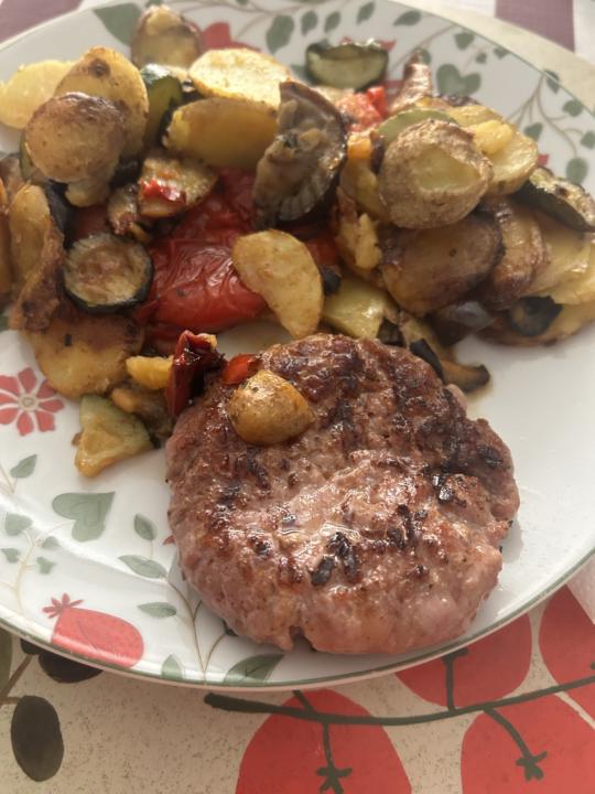 A comer… hamburguesa y verduras