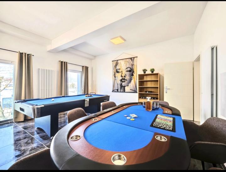 🔥Unser neues Apartment in Nürnberg – mit Billard- & Pokertisch! 🏡🎱