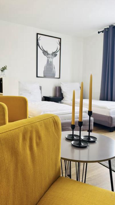 Black & Yellow Designer Apartment Bielefeld