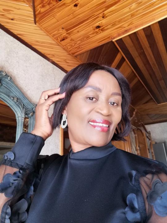 Anna Nthathakane