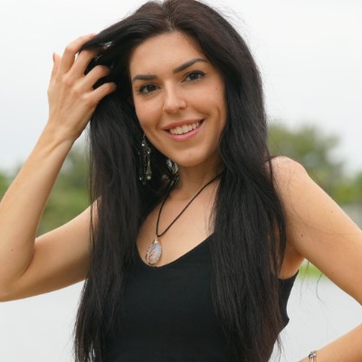 Ana Ruiz