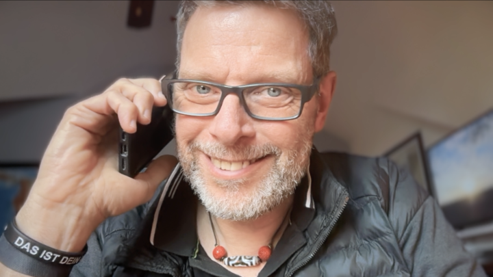 🟪🟩 KI-Café – KI gestützte Voice- und Telefonbots live auf der digitalen Bühne